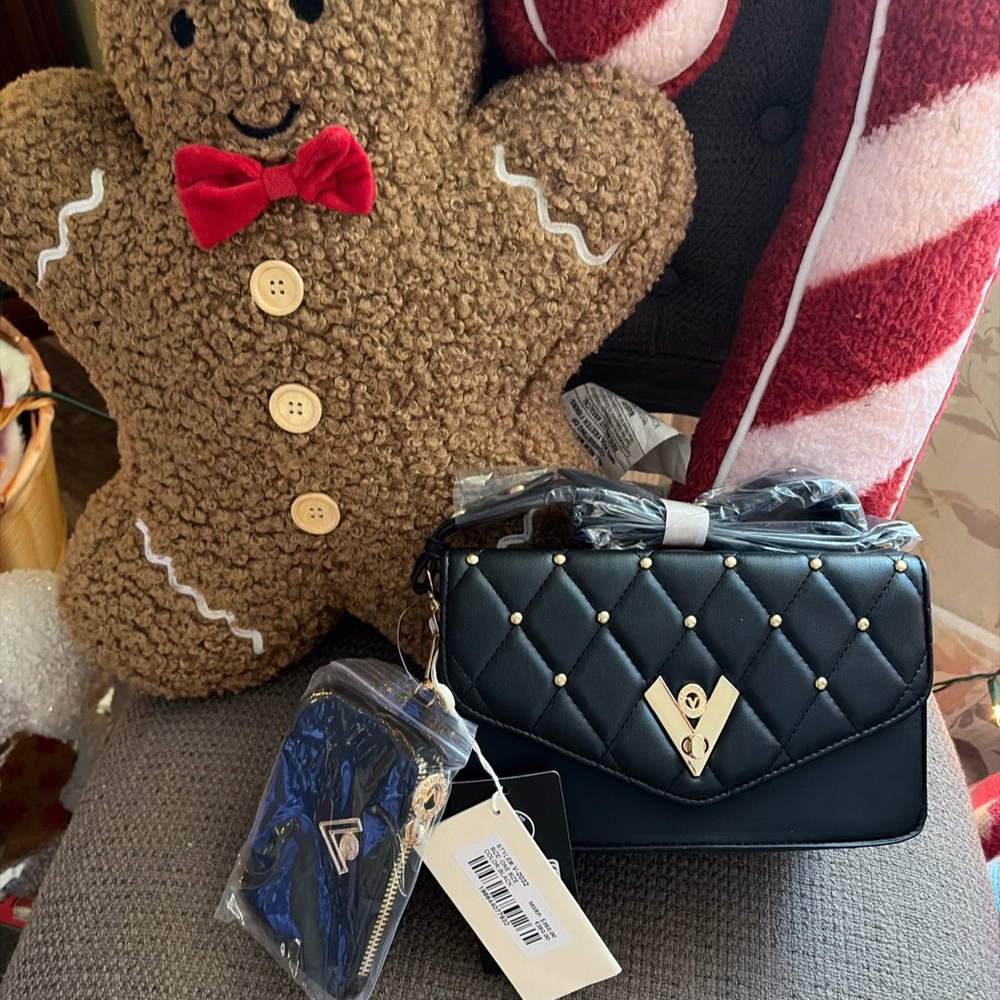 Elegant Black Quilted Handbag